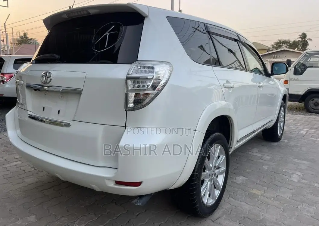 Toyota Vanguard 2011 Pearl