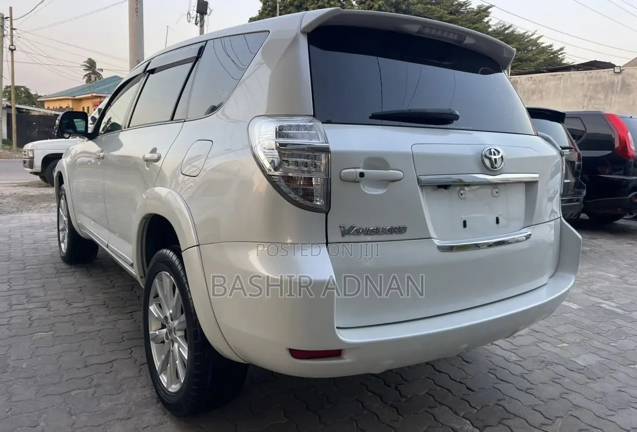 Toyota Vanguard 2011 Pearl