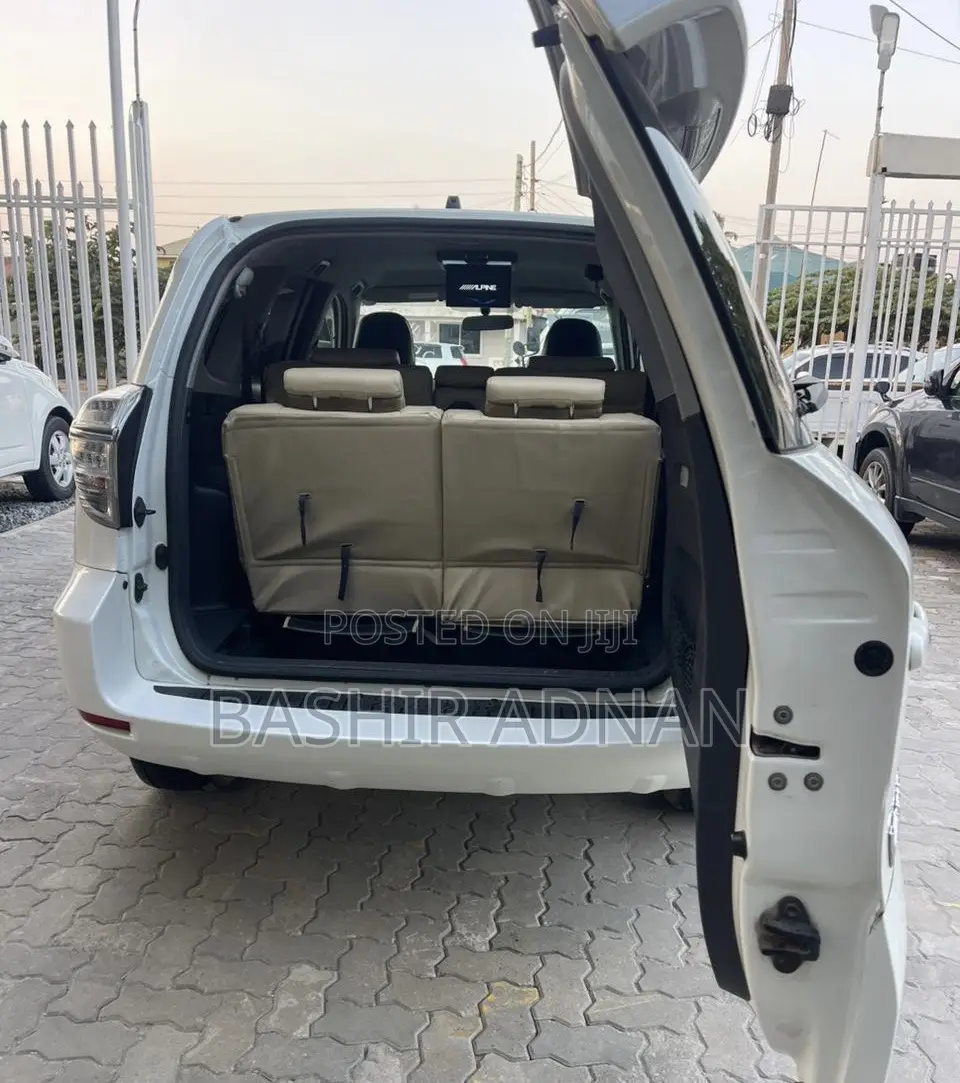 Toyota Vanguard 2011 Pearl