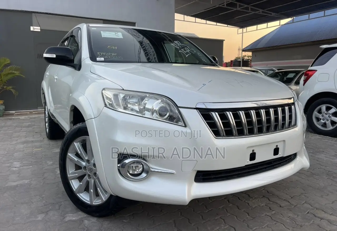 Toyota Vanguard 2011 Pearl