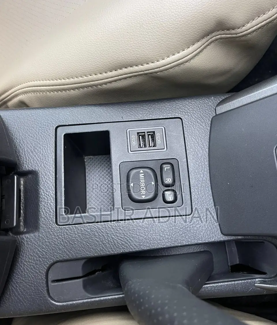 Toyota Vanguard 2011 Pearl