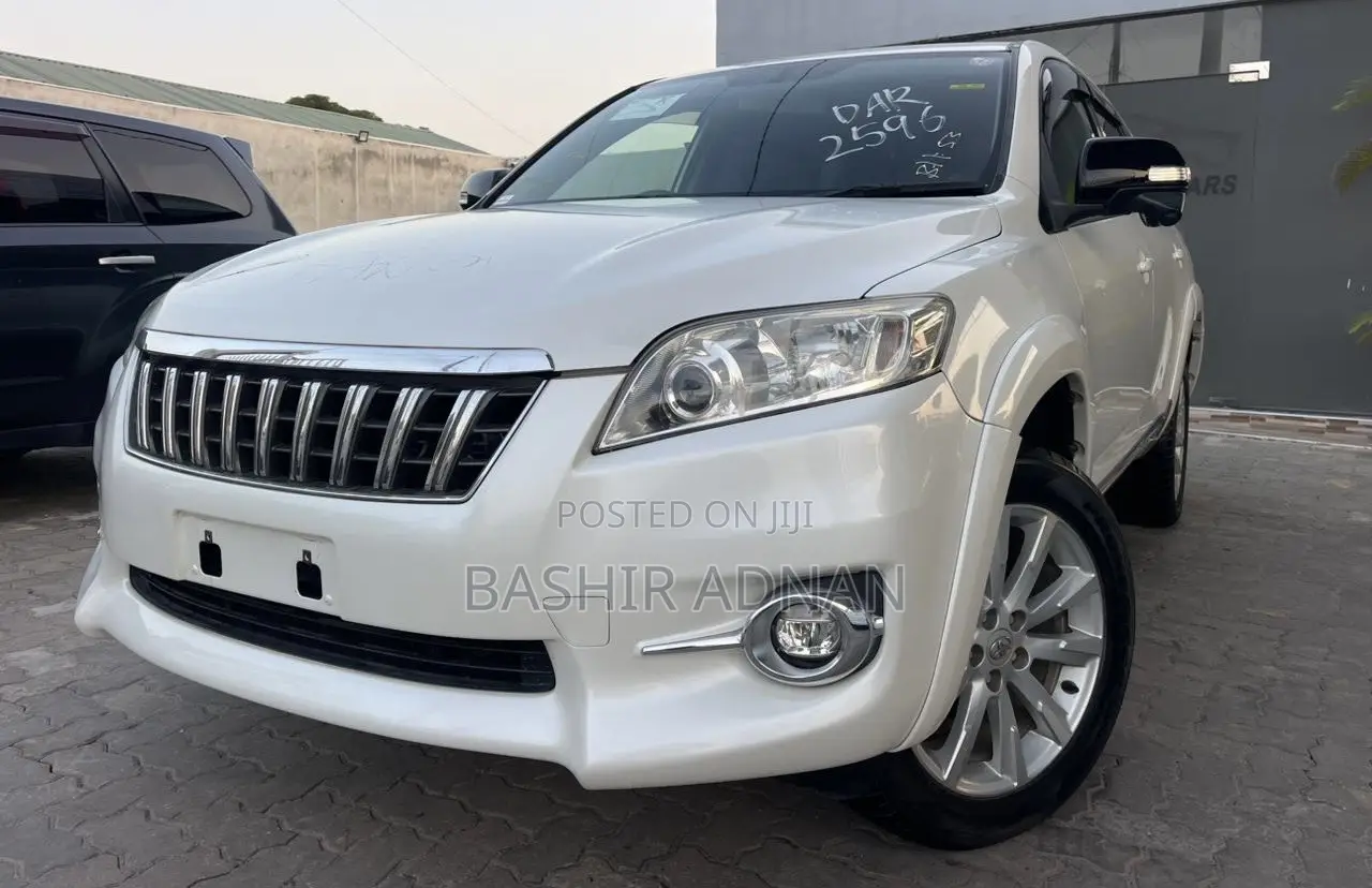 Toyota Vanguard 2011 Pearl