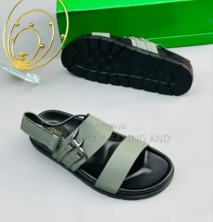 Got Where You Need to Be in Style Short and Catch Sandals