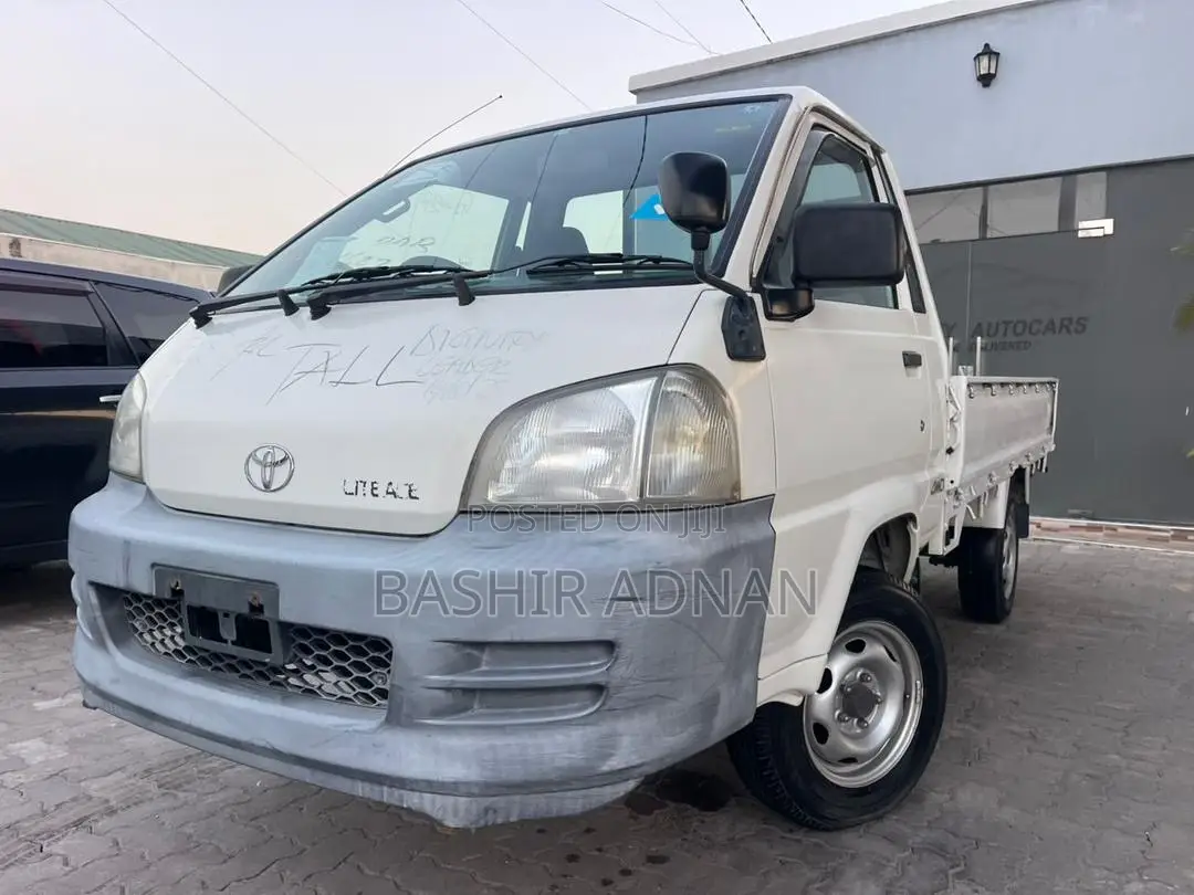 Toyota Townace Truck 1 Tonnes Unregistered Mpya.
