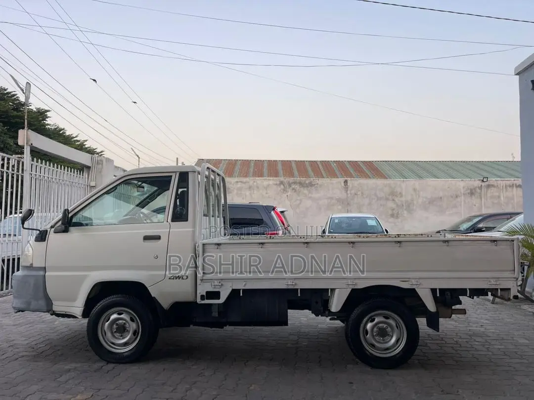 Toyota Townace Truck 1 Tonnes Unregistered Mpya.