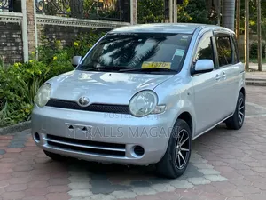 Toyota Sienta 2006 Silver