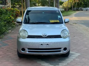 Toyota Sienta 2006 Silver