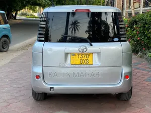 Toyota Sienta 2006 Silver