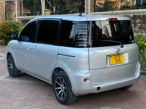 Toyota Sienta 2006 Silver