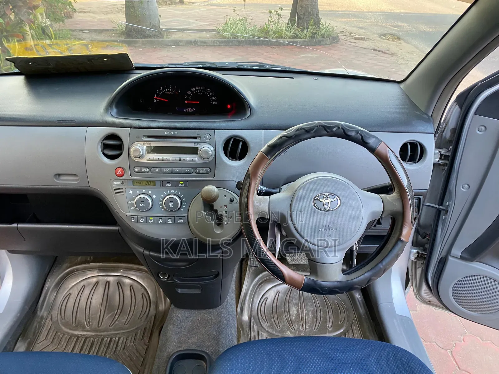 Toyota Sienta 2006 Silver