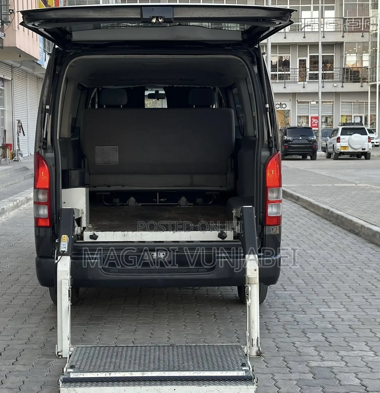 Toyota HiAce 2006 Black