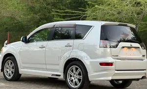 Mitsubishi Outlander 2010 Pearl