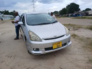 Photo - Toyota Wish 2006 Silver