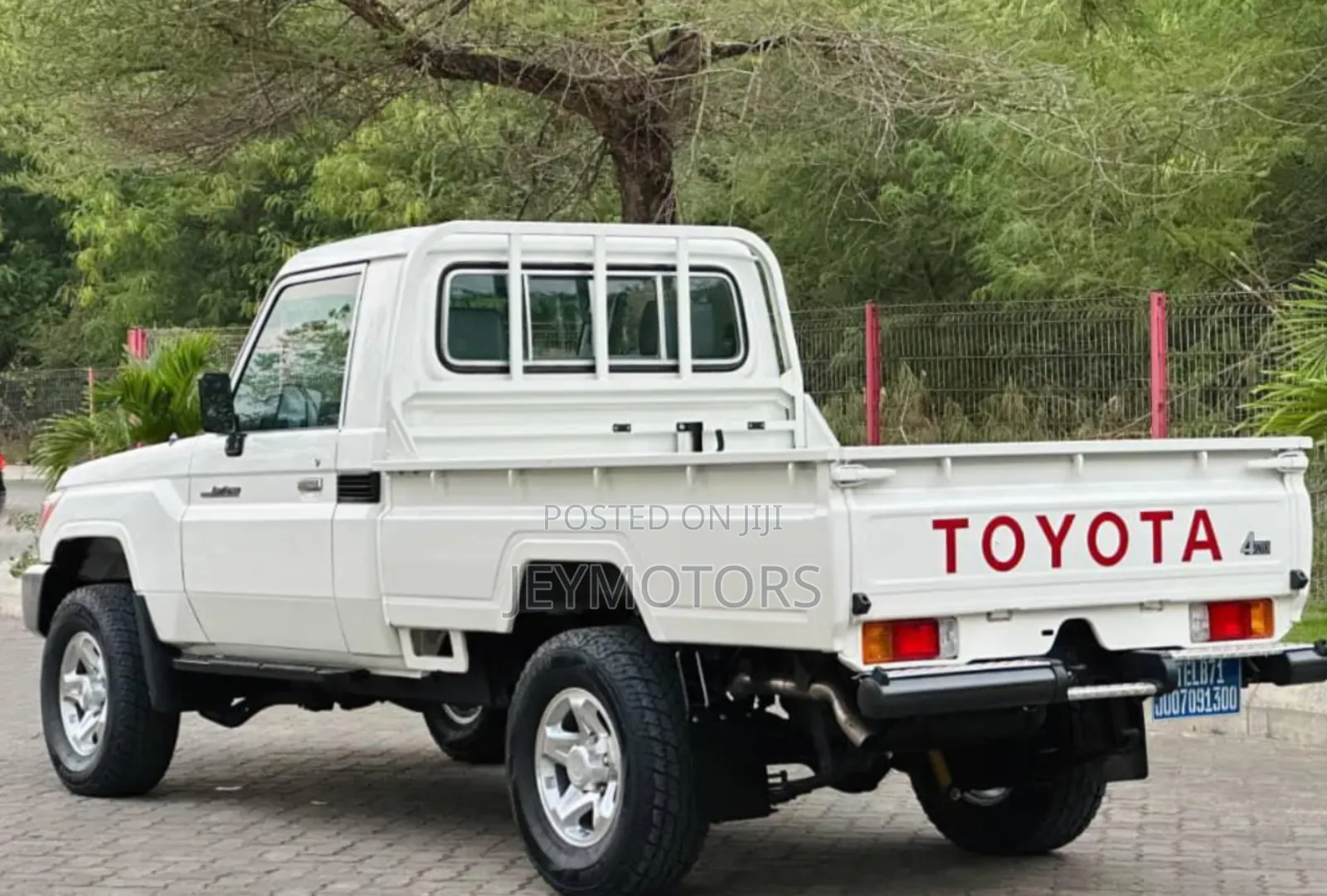 Toyota Land Cruiser 2013 White