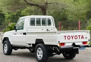 Toyota Land Cruiser 2013 White