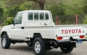 Toyota Land Cruiser 2013 White