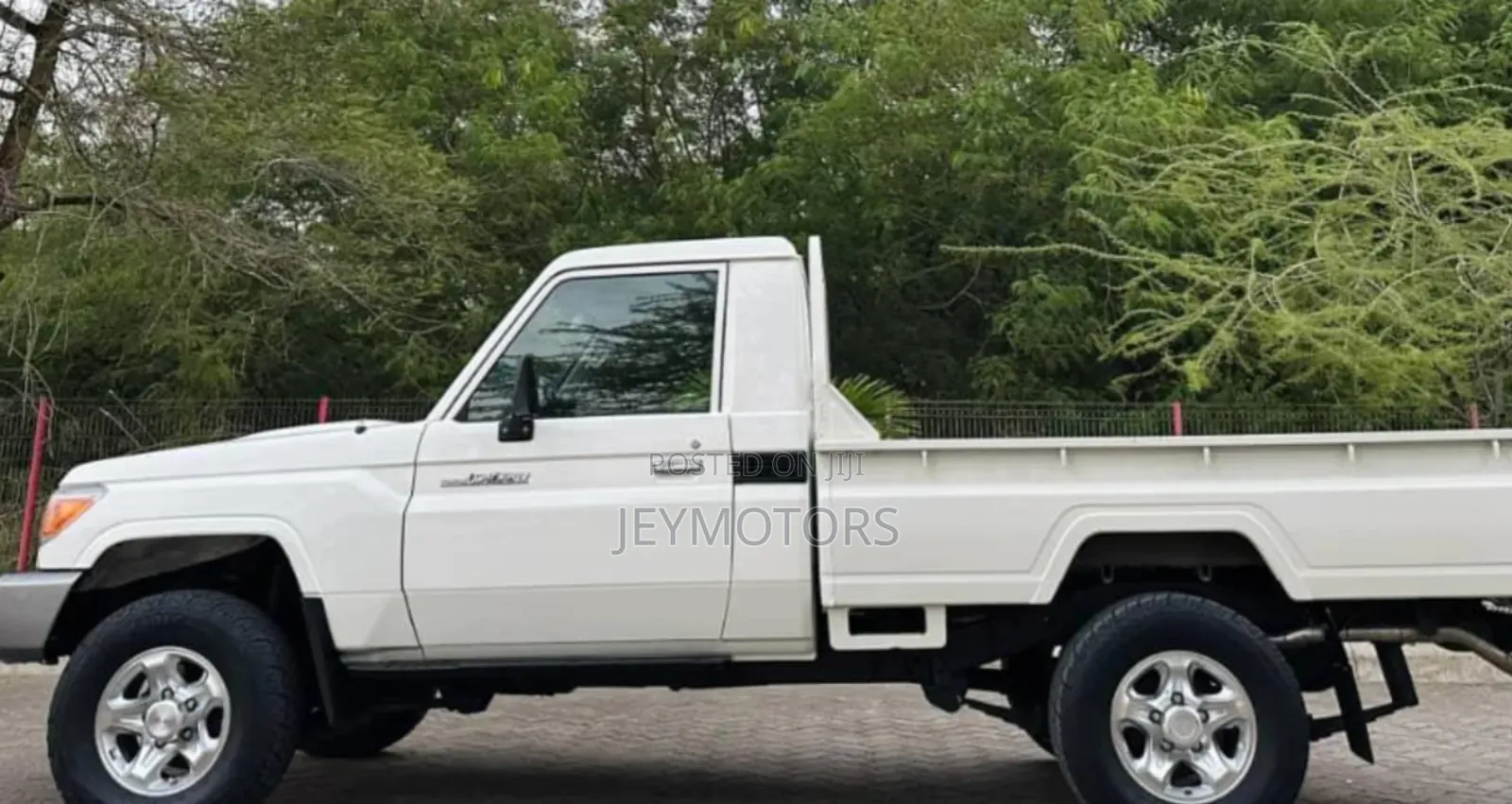 Toyota Land Cruiser 2013 White