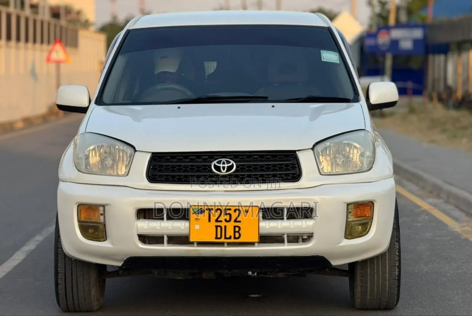 Toyota RAV4 2001 White