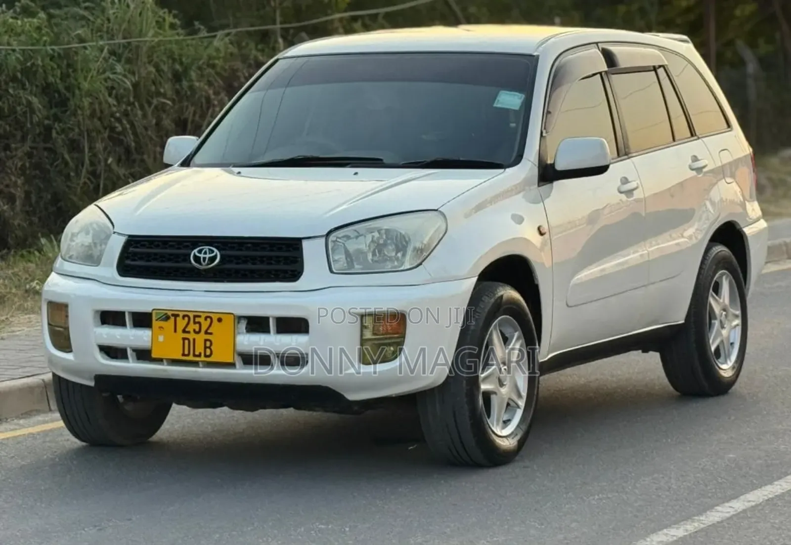 Toyota RAV4 2001 White