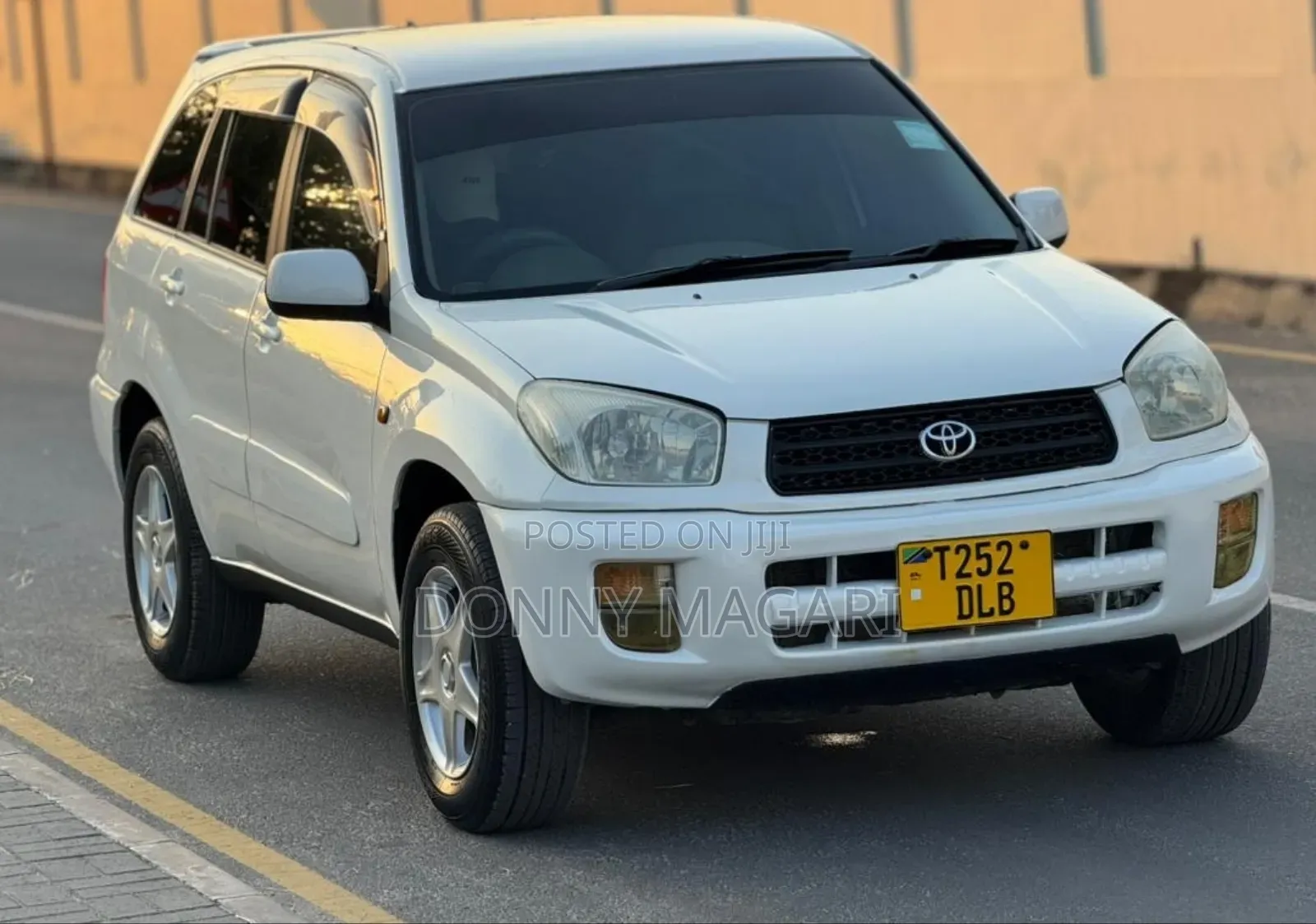 Toyota RAV4 2001 White