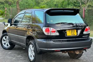 Photo - Toyota Harrier 2002