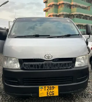 Photo - Toyota HiAce 2006 Silver
