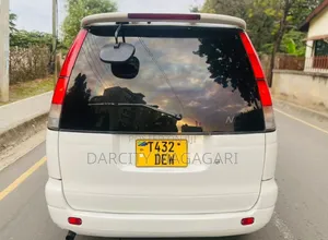 Photo - Toyota Noah 2001 White