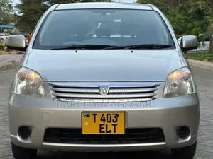 Photo - Toyota Raum 2006 Gray