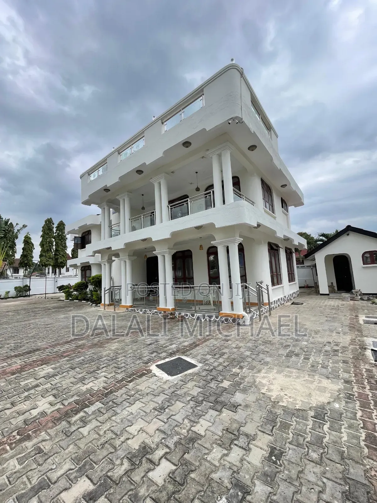 5bdrm House in Mbezibeach for rent