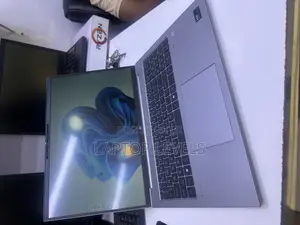Laptop HP ZBook Firefly 16 G10 32GB Intel Core I7 SSD 1T