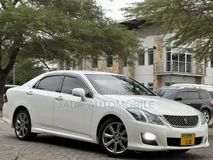 Photo - Toyota Crown 2009 White