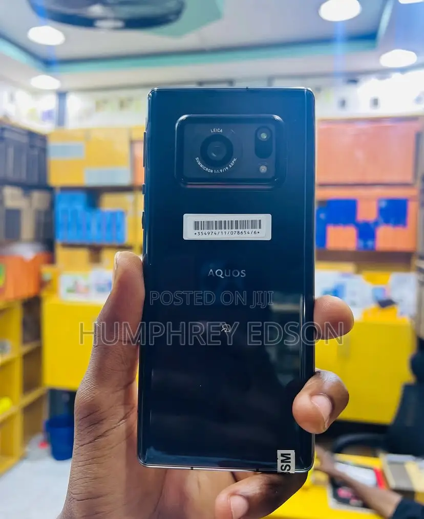 New Sharp Aquos R6 128 GB Black