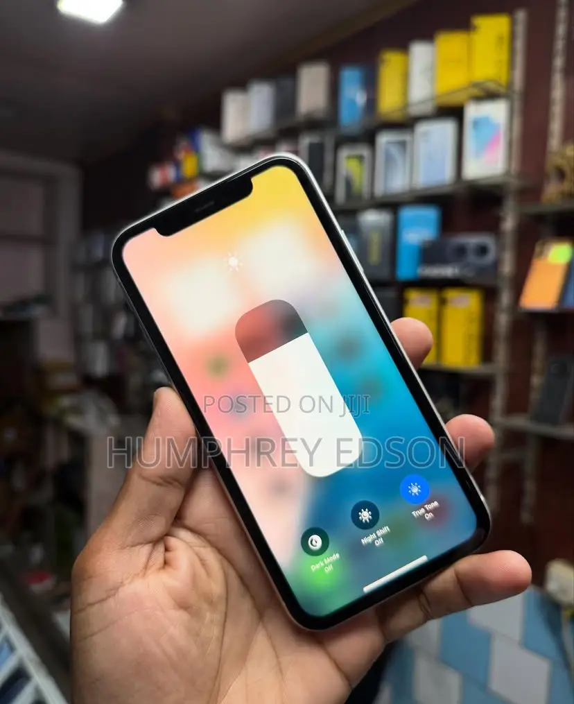 New Apple iPhone 11 64 GB White