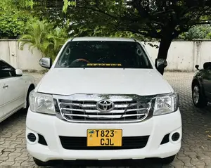 Photo - Toyota Hilux 2012 Black