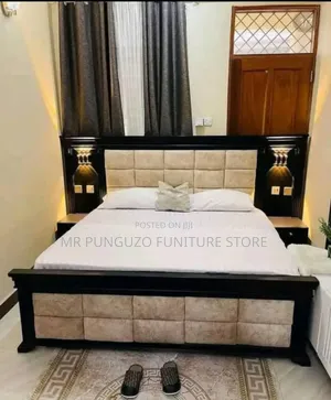 Kitanda Kizuri British Style 5/6 Na Bed Side Zake