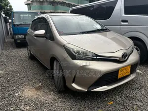 Toyota Vitz 2015 Gold