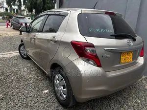 Toyota Vitz 2015 Gold