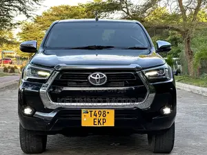 Toyota Hilux 2022 Black