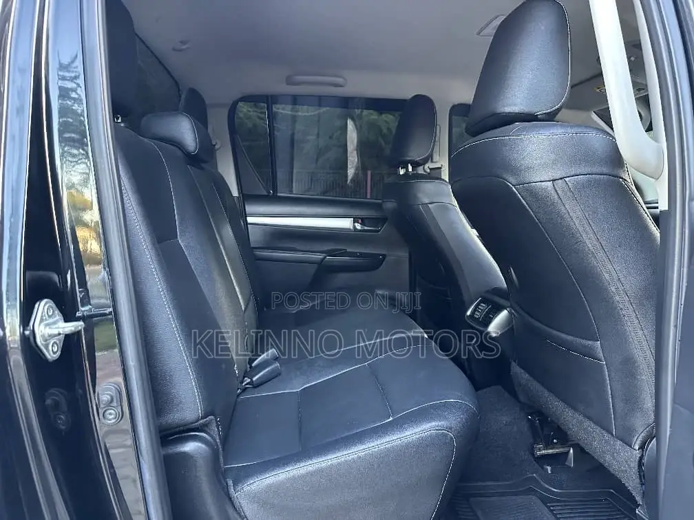 Toyota Hilux 2022 Black