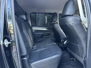 Toyota Hilux 2022 Black