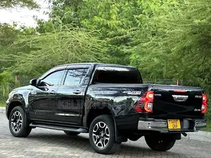 Toyota Hilux 2022 Black