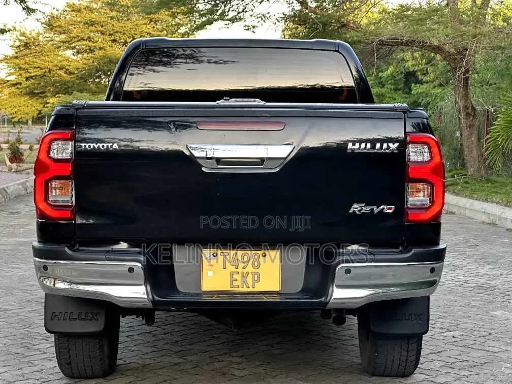 Toyota Hilux 2022 Black