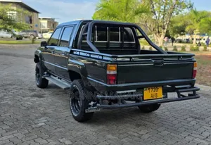 Toyota Hilux 2000 Black
