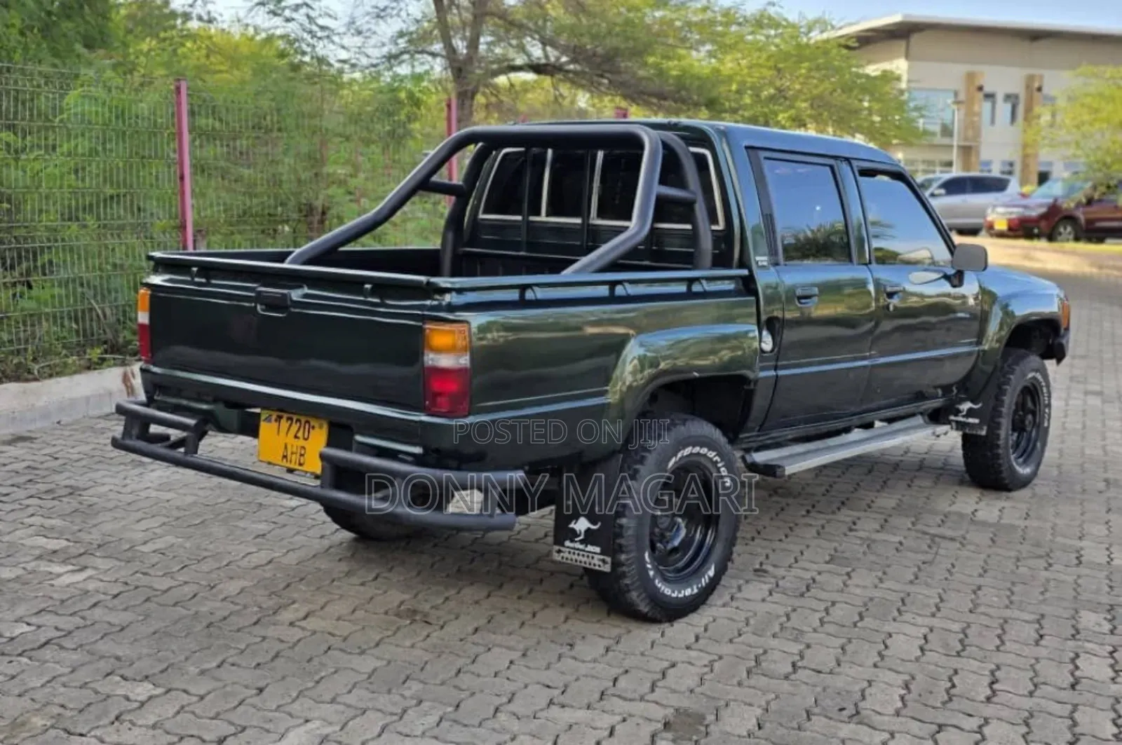 Toyota Hilux 2000 Black