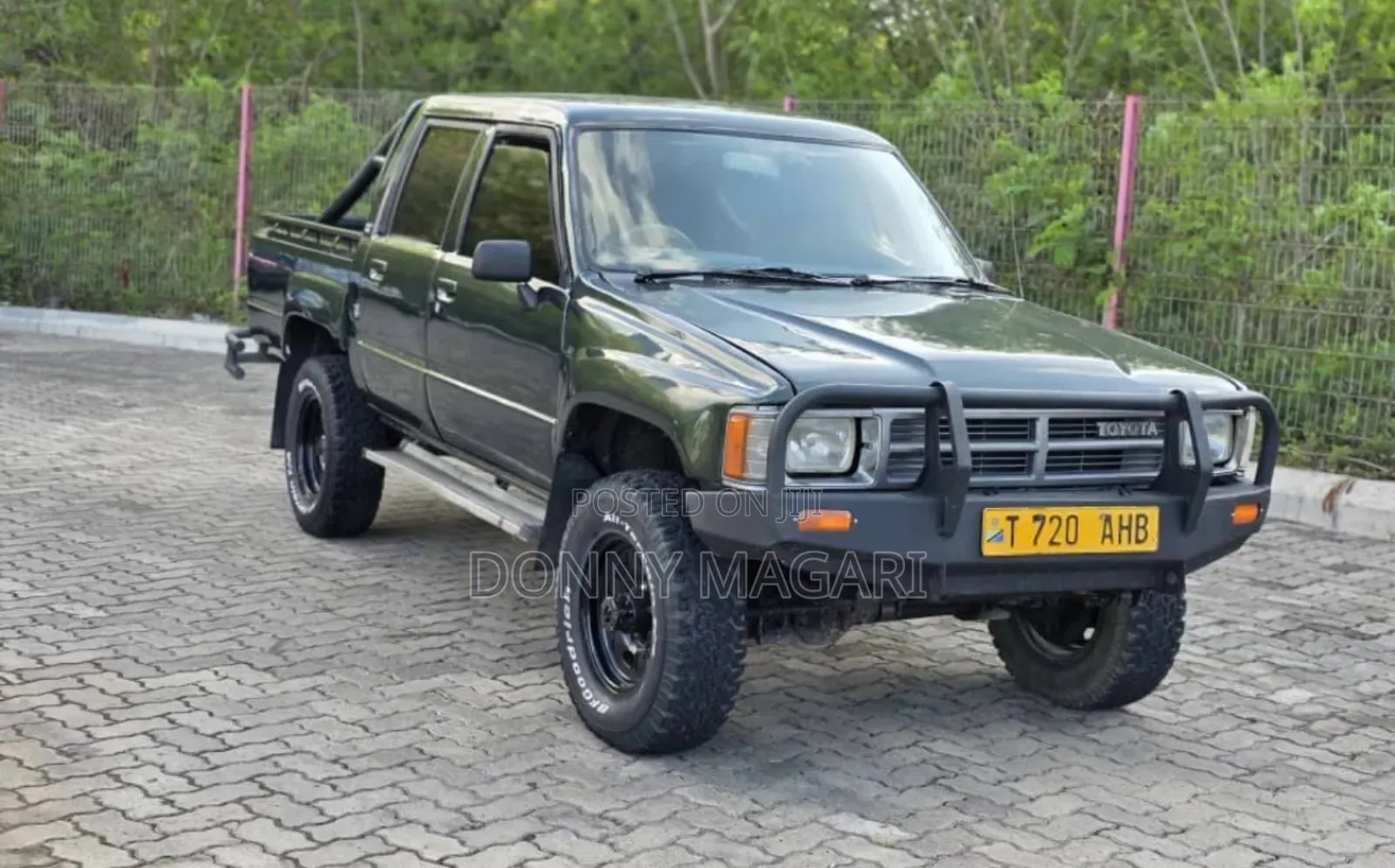 Toyota Hilux 2000 Black