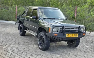 Toyota Hilux 2000 Black