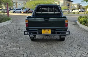 Toyota Hilux 2000 Black
