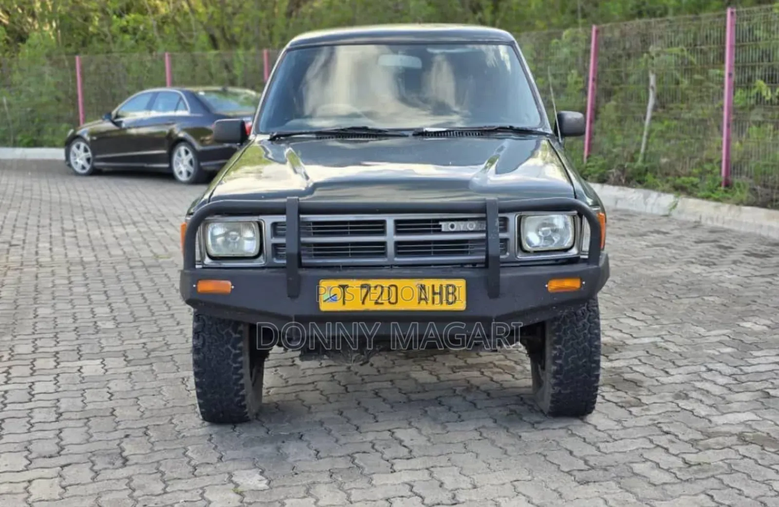 Toyota Hilux 2000 Black