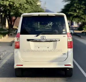 Toyota Noah 2.0 143hp AWD (8 Seater) 2009 White