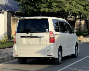 Toyota Noah 2.0 143hp AWD (8 Seater) 2009 White